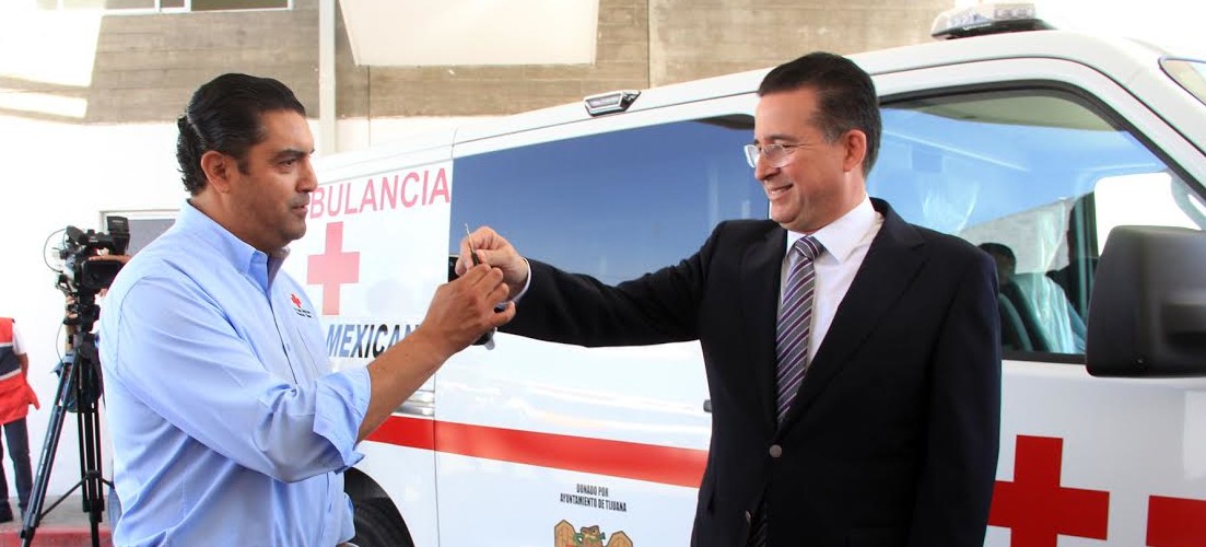 Ayuntamiento entrega ambulancia a la Cruz Roja