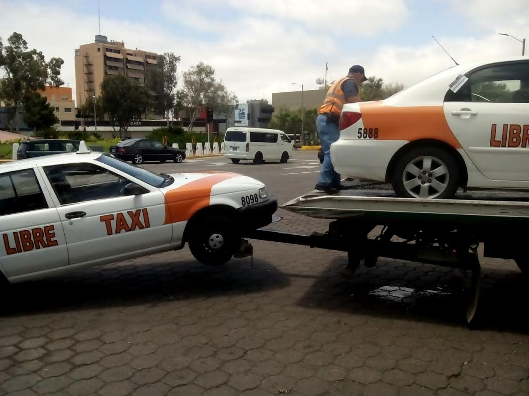 Retiran del servicio a 291 taxis libres irregulares
