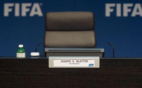 JOSEPH BLATTER DEJA LA PRESIDENCIA DE LA FIFA