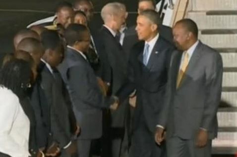 Barack Obama llega a Kenia; inicia gira por África