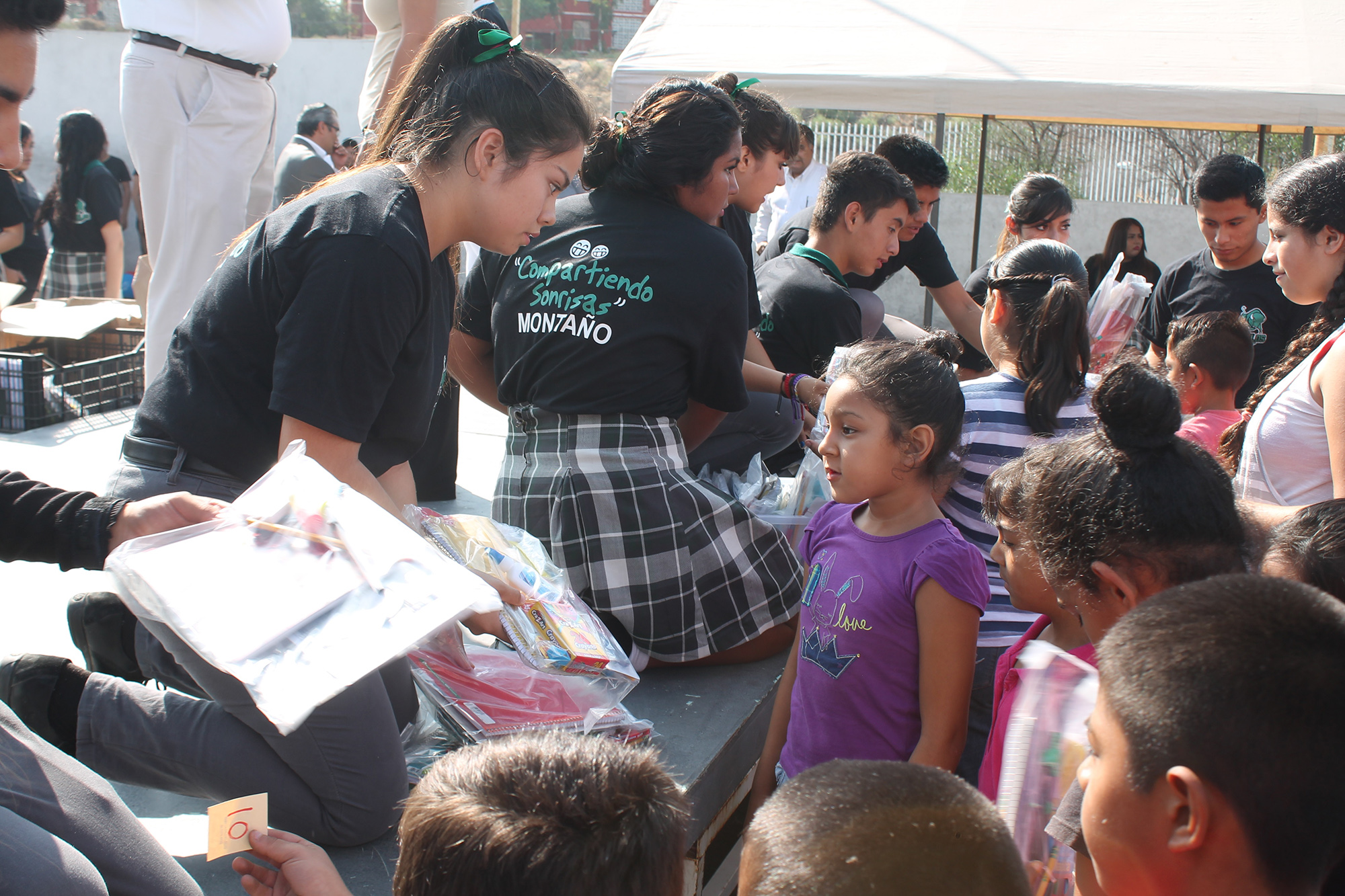 Alumnos de CONALEP Tijuana I apoyaron con útiles escolares a estudiantes de primaria