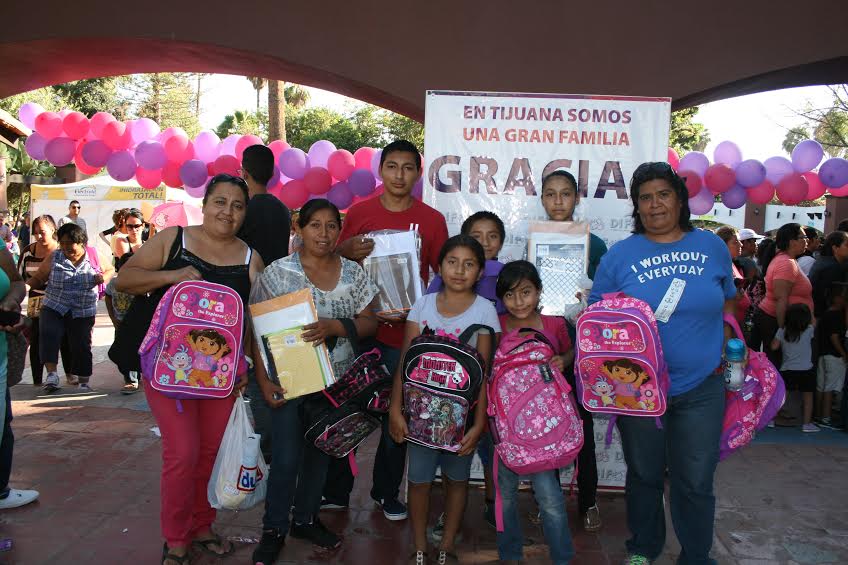 DIF Tijuana realizó la primer entrega de paquetes escolares