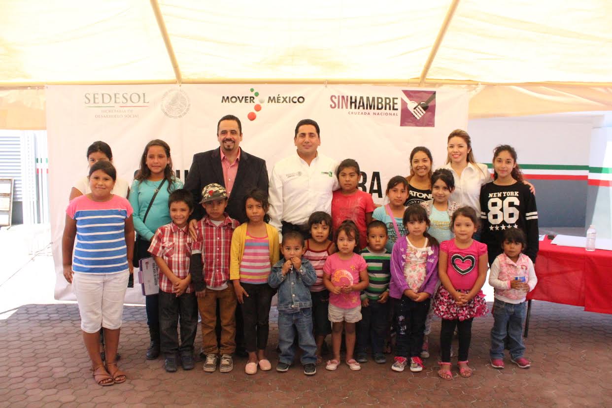 Sedesol entregó apoyos económicos a personas de Ensenada