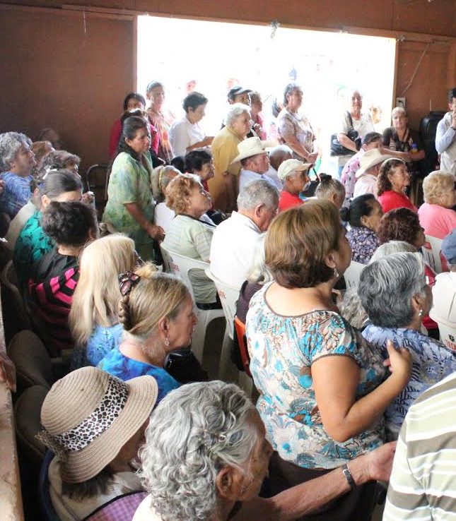 201 tecatenses recibieron apoyos económicos, a través del programa “Pensión Para Adultos Mayores”