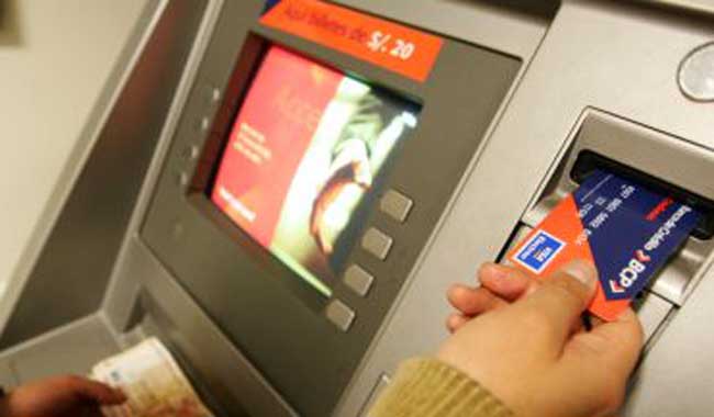 Alerta Condusef sobre robo de tarjetas bancarias a adultos mayores