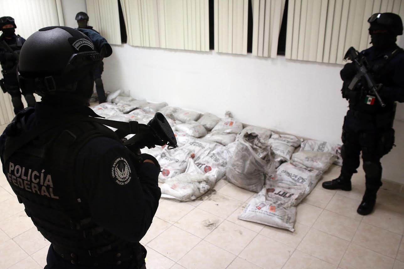 Policía Federal detiene en Sinaloa a presunto destinatario de cargamento de cocaína negra