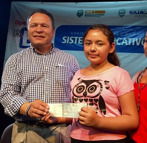 Estudiantes de Tijuana recibieron apoyos económicos