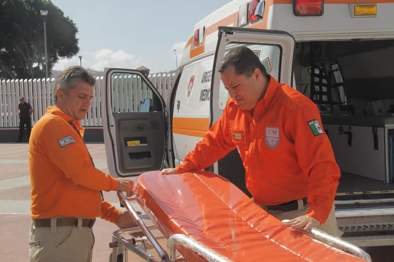 INAMI recibe como donativo una camilla  para ambulancia
