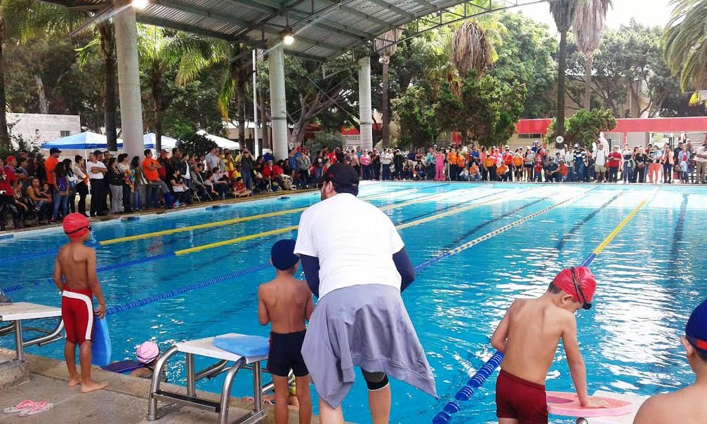 Casa llena en evento de natación