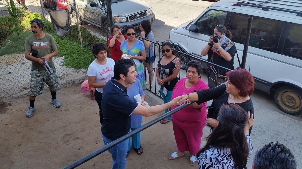 Se reúne Alejandro Arregui con vecinos de Punta Banda III