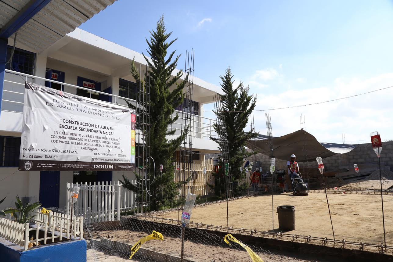 Alcalde de Tijuana inaugura obras en plantel educativo