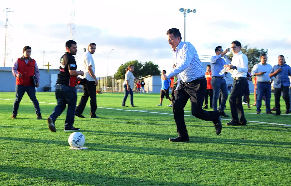 Alcalde de Tijuana inaugura instalaciones deportivas en Salvatierra