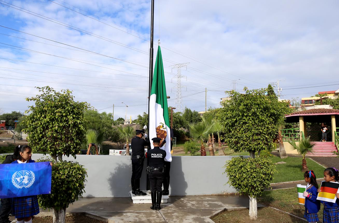 Jorge Astiazarán encabeza Izamiento de Bandera correspondiente al mes de octubre