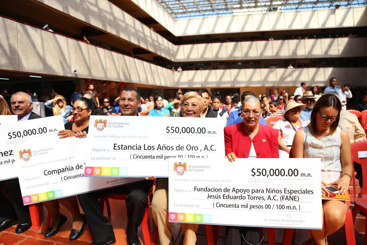Ayuntamiento de Tijuana entrega 7 millones de pesos, en apoyos económicos