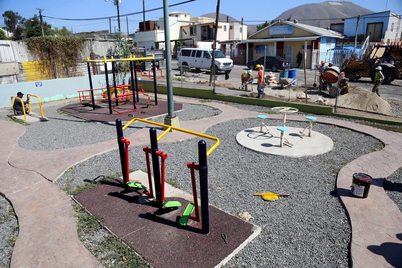 Rehabilitan parque en beneficio de residentes del Cerro Colorado