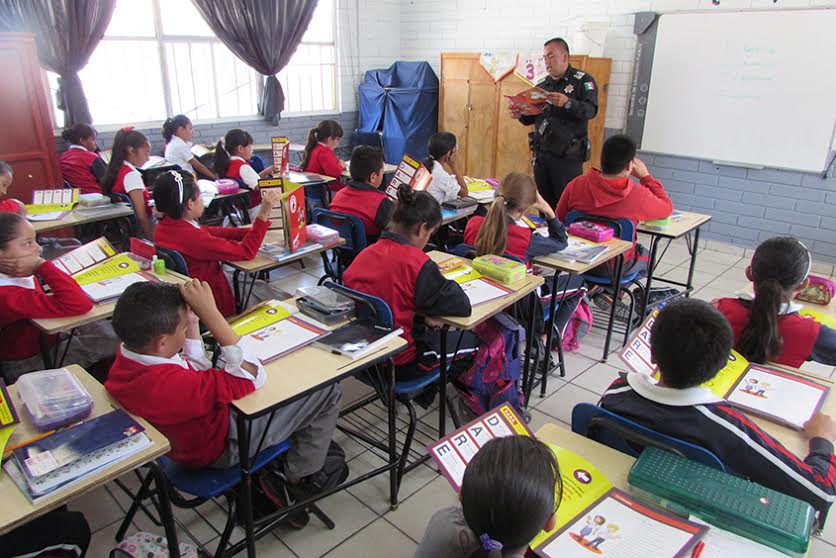 Continúa el programa DARE en escuelas de Rosarito