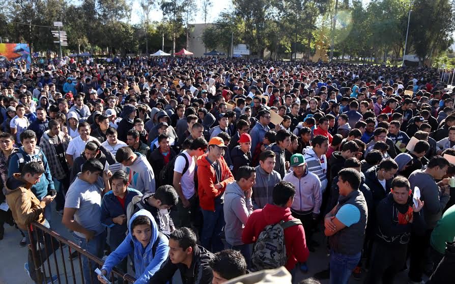 Más de 4 mil jóvenes acuden al sorteo del SMN