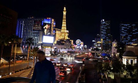 Mujer arrolla a decenas de personas en Las Vegas; hay un muerto y 37 heridos