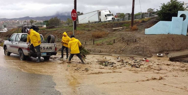 Responden a peticiones ciudadanas, tras afectaciones de la lluvia en Rosarito‏