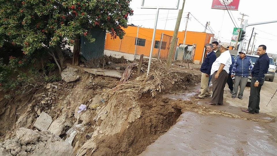 Alcalde de Rosarito supervisa trabajos de limpieza tras las lluvias