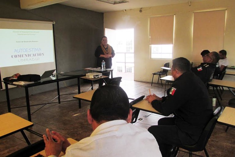 Imparten talleres de sensibilización a policías de Rosarito