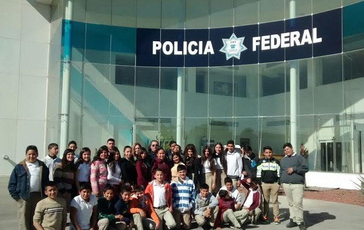 Estudiantes de secundaria visitan las instalaciones de la Policía Federal en Sonora