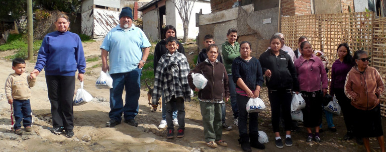 Entregan apoyos alimenticios a familias de Tecate