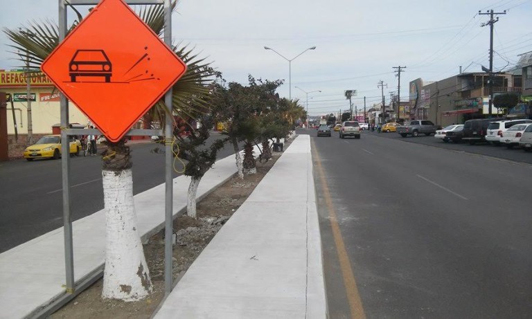 Continúan los trabajos de mejoramiento de vialidades en Rosarito