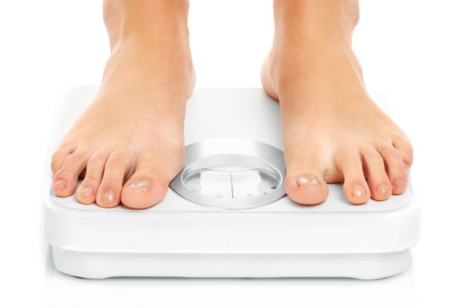 Cómo debes usar las balanzas para que indiquen tu peso real
