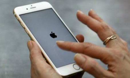EU presenta moción para que Apple cumpla orden del FBI de desbloquear un Iphone