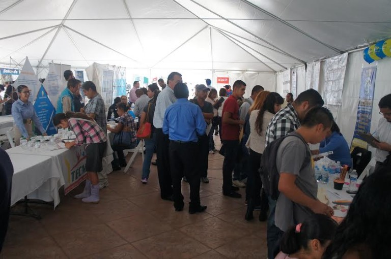 Ofrecen más de mil 700 vacantes durante feria de empleo en Tecate