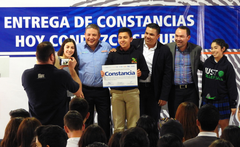 Entregan constancias del programa “Hoy conduzco seguro”