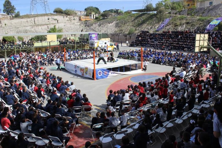 Realizan función de lucha libre por la paz