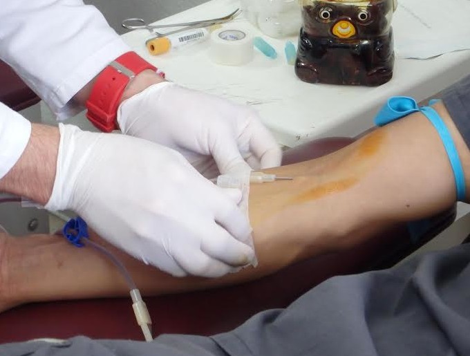 Estudiantes de medicina donan sangre en HGT