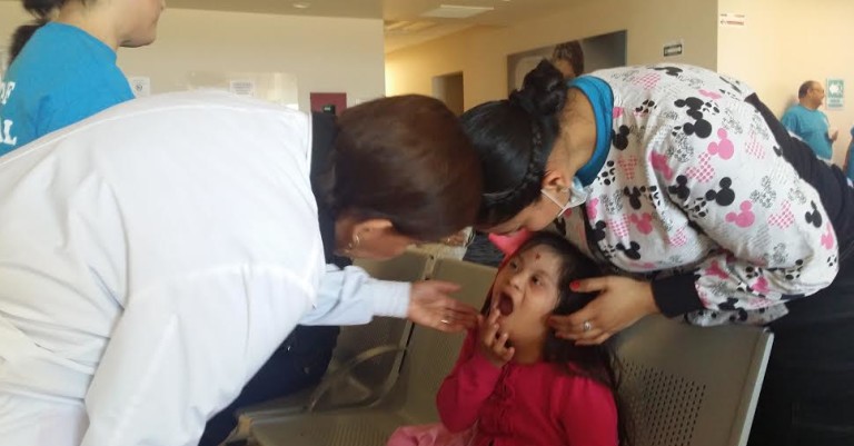 Menores con discapacidad son atendidos durante jornada de salud bucal
