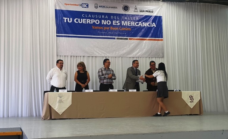 Jóvenes participan en taller de seguridad personal