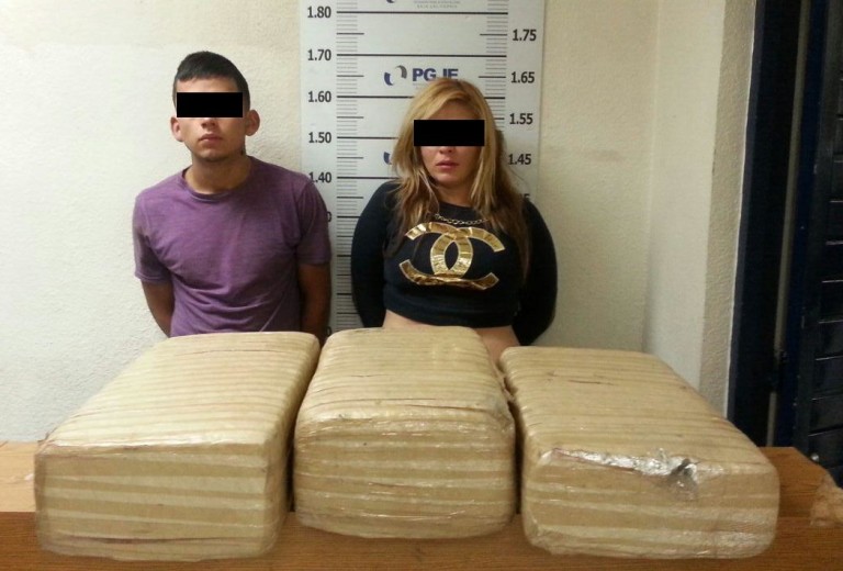 Detienen a una pareja que trasladaba paquetes de droga