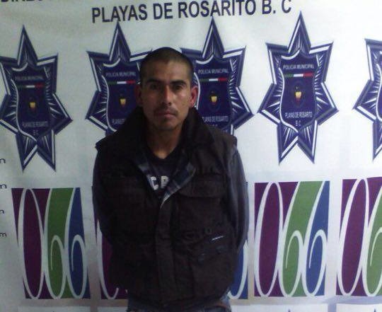 Detienen a dos narcomenudistas con droga en Rosarito