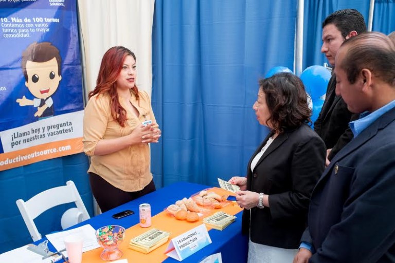 Ofertan más de mil 800 empleos durante Feria del Empleo en Rosarito