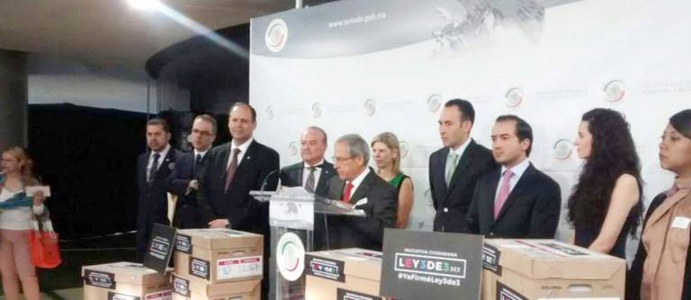 Entrega Coparmex segundo paquete con 324 mil firmas para exigir  Ley 3de3
