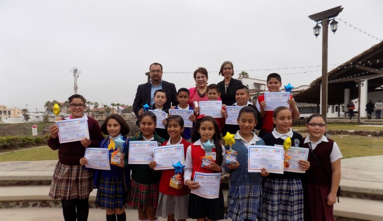 Participan alumnos en concurso niña o niño gobernador del estado y funcionario 2016