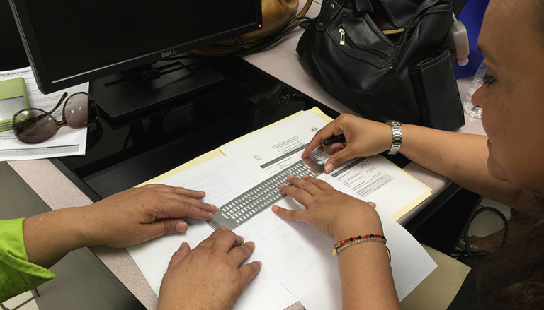 Biblioteca del Estado imparte taller de lectoescritura braille en FILUABC