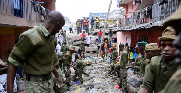 Derrumbe de edificio en Kenia deja ocho muertos y al menos 100 personas atrapadas