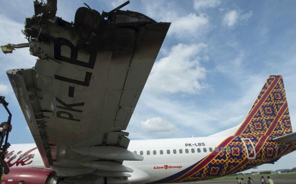 Dos aviones chocan en el aeropuerto de Yakarta, en Indonesia