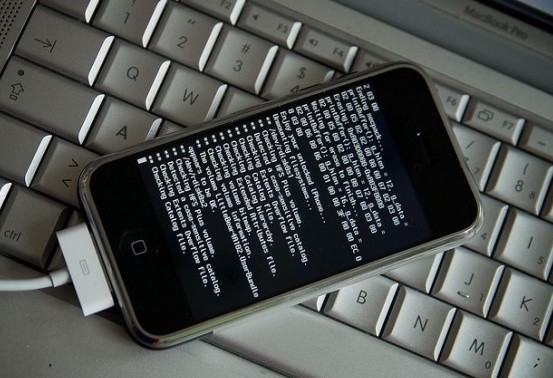 El FBI contrató a ‘hackers’ para acceder al iPhone del autor del tiroteo de San Bernardino