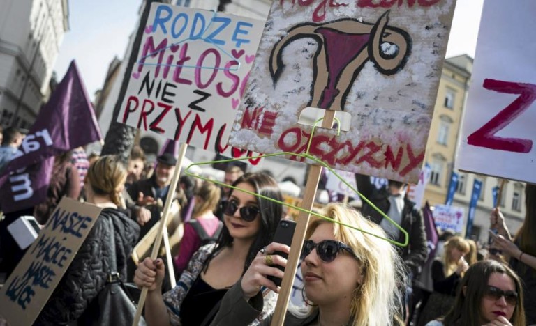 Protestas en Polonia contra la prohibición total del aborto