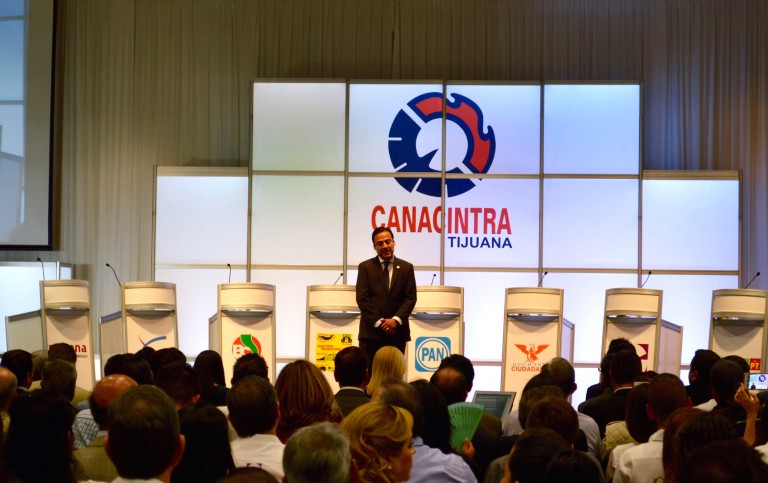 Candidatos a la presidencia municipal de Tijuana participan en debate organizado