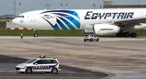 Tripulación del avión de EgyptAir envió mensaje de emergencia antes de accidente