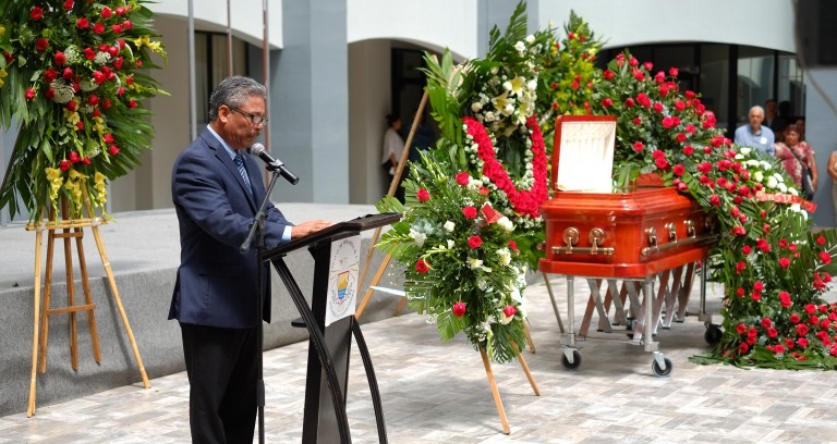Despiden funcionarios a José Carlos Gay Gonzalez con una emotiva ceremonia luctuosa
