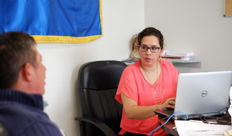 Abre Ayuntamiento de Rosarito sus puertas a la comunidad salvadoreña